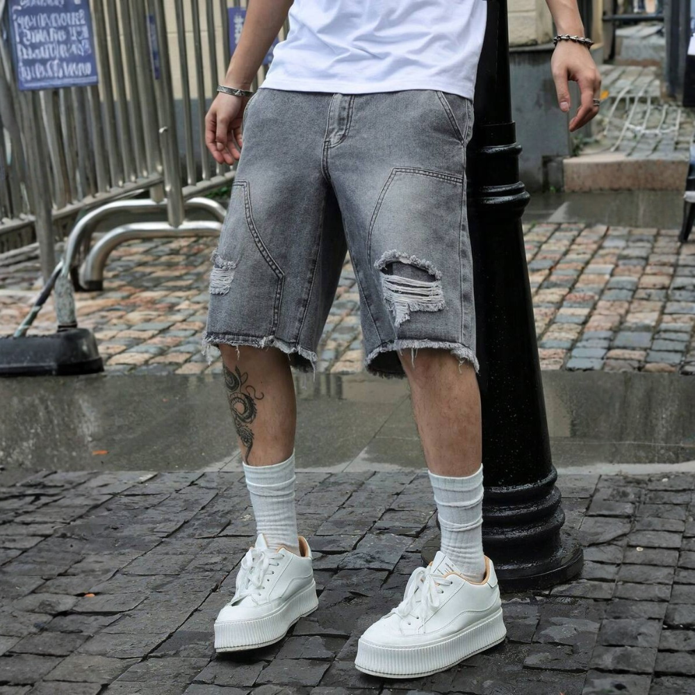 Plain And Frayed Edge Pocket Ripped Fashionable Denim Shorts For Mens