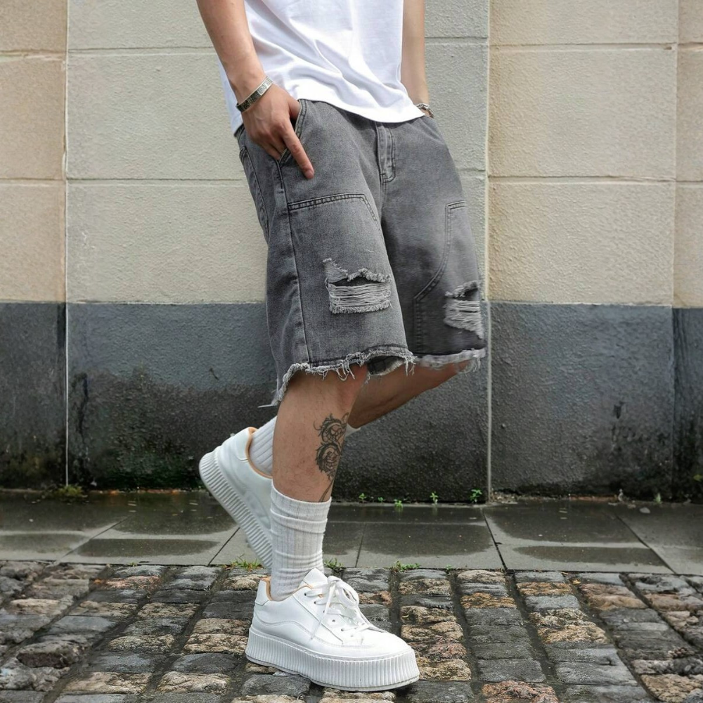 Plain And Frayed Edge Pocket Ripped Fashionable Denim Shorts For Mens