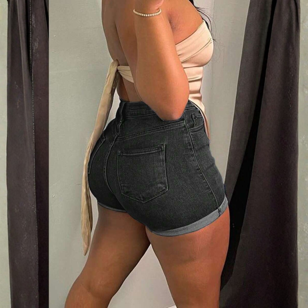 Mid Rise Skinny Fit Denim Shorts With Pocket Detail For Women