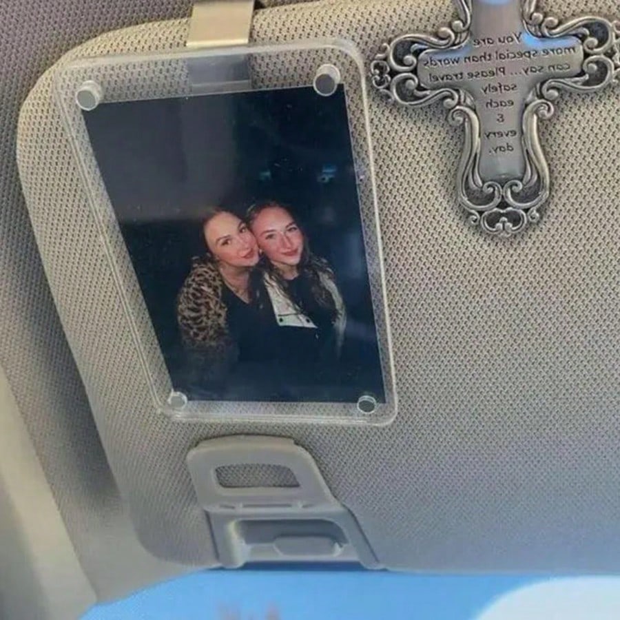 Universal Magnetic Transparent Photo Frame Clip For Car Visor And Refrigerator Display