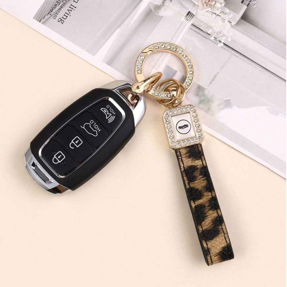Minimalist Unisex Car Keychain With Sleek Design