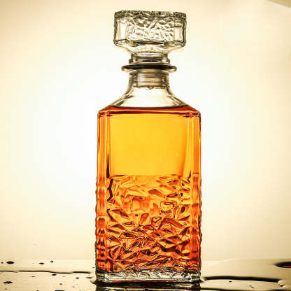 Classic Liquor Decanter-Wine and Whiskey Decanter