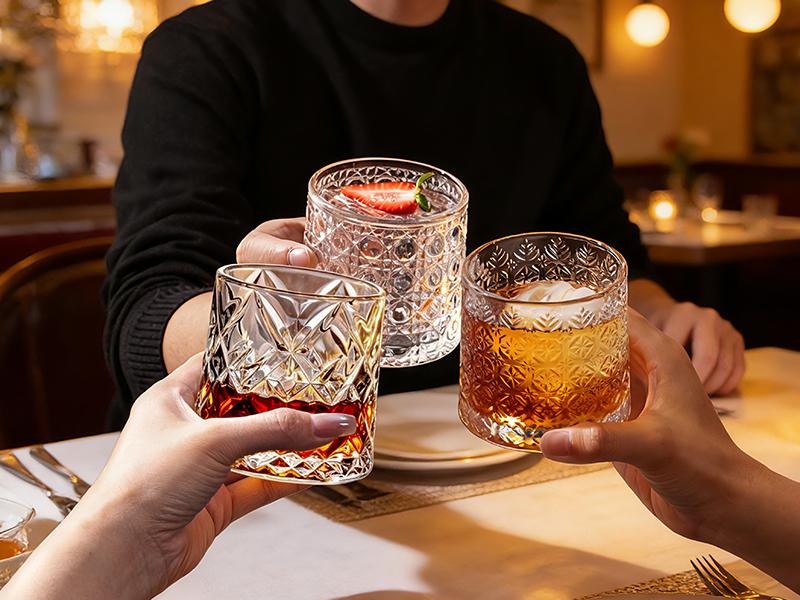 Luxury Spinning Crystal Whiskey Glass Drinkware Father&rsquo;s Day Gift Set &ndash; 2 Rotating Glasses & 2 Ice Ball Molds with Elegant Gift Box, Diamond,  Ice Crackle & Snowflake Cut Barware Gift Set, Perfect for Halloween  Parties, Thanksgiving & Christmas Gifts