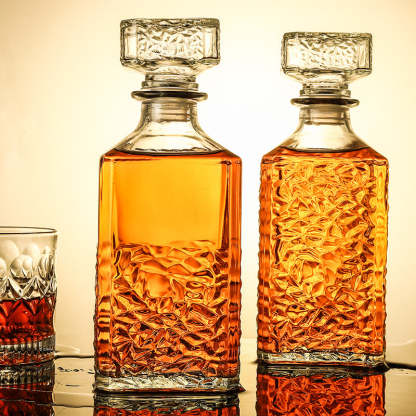Classic Liquor Decanter-Wine and Whiskey Decanter