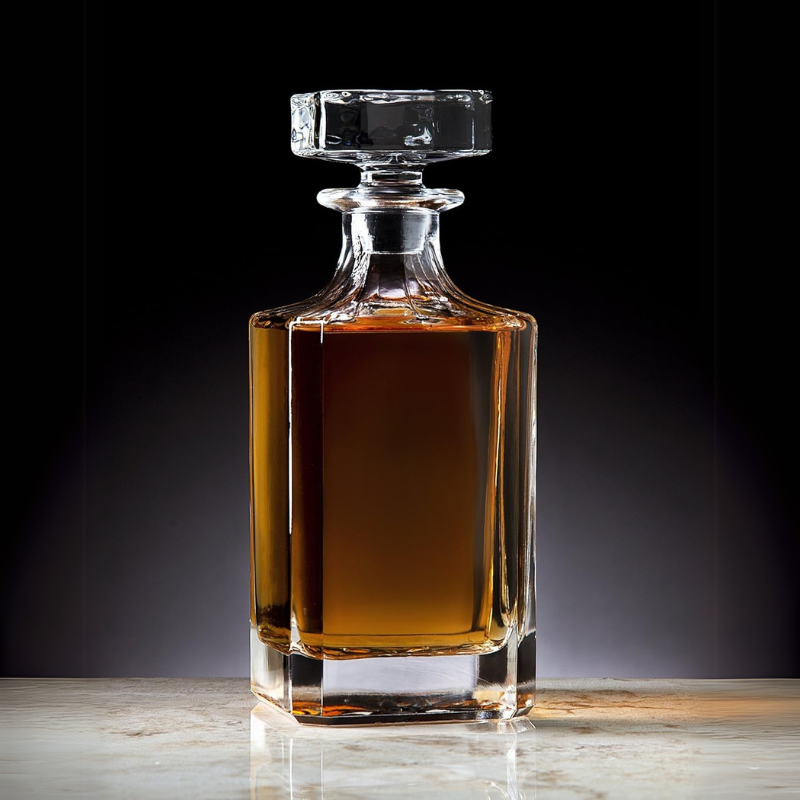 Classic Glass Whiskey Decanter With Airtight Stopper