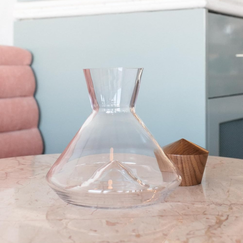 Wine Decanter Set With Built In Aerator