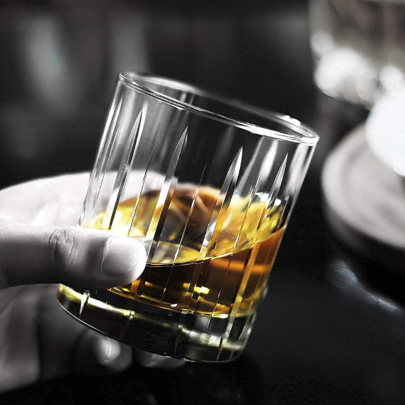 Pack Of 2 Lined Design Whiskey Glasses Elegant Barware Set-Wine and Whiskey Decanter