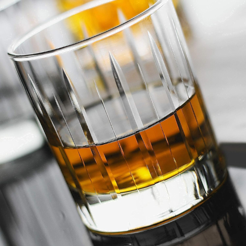 Pack Of 2 Lined Design Whiskey Glasses Elegant Barware Set-Wine and Whiskey Decanter