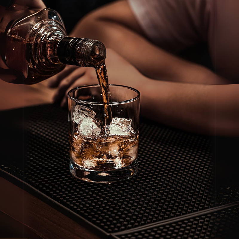 Pack Of 6 Stylish Design Whiskey Glasses Elegant Barware Set-Wine and Whiskey Decanter