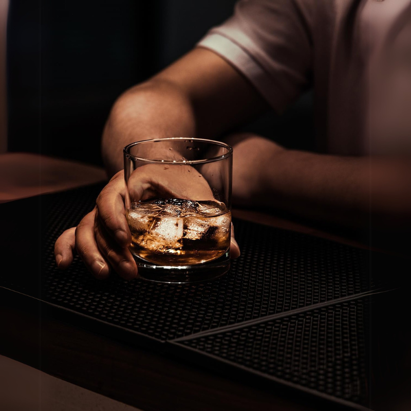 Pack Of 6 Stylish Design Whiskey Glasses Elegant Barware Set-Wine and Whiskey Decanter