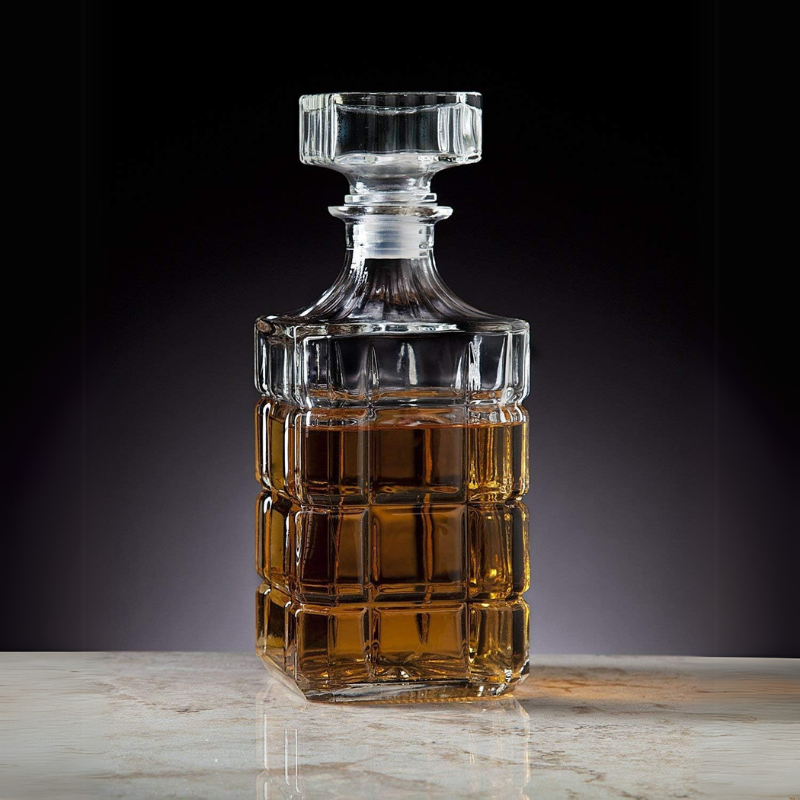 Classic Design Glass Decanter For Whiskey Enthusiasts