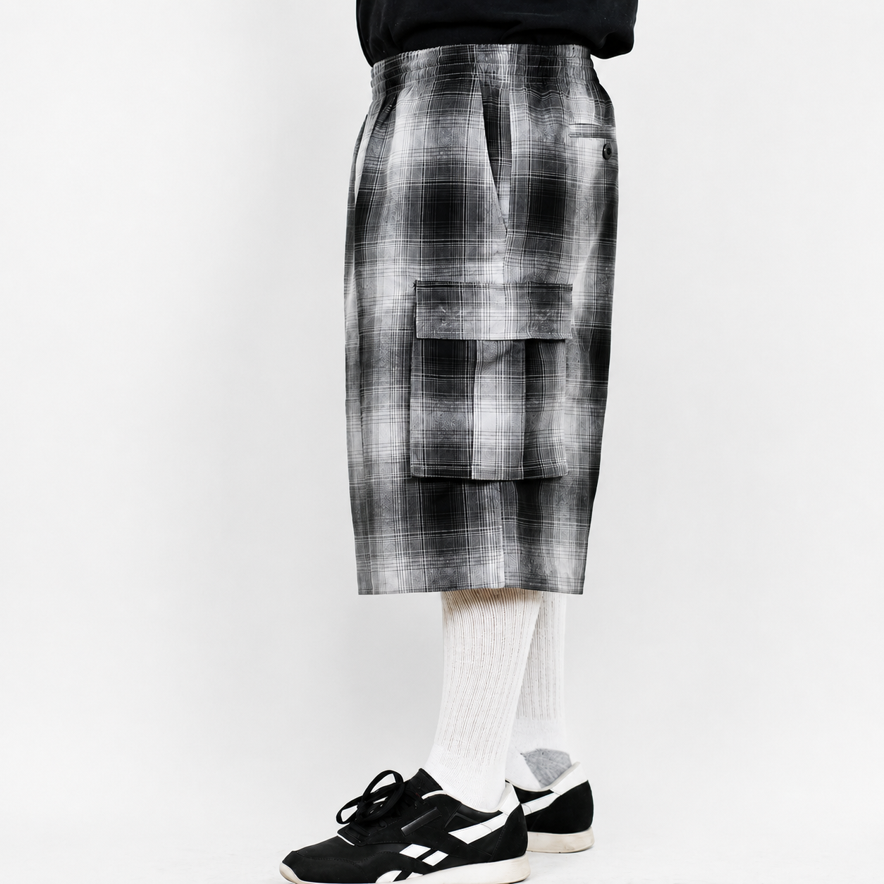 Checker Pattern Cargo Shorts With Multi Pocket Design For Men