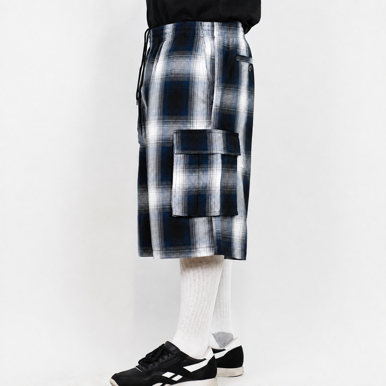 Checker Pattern Cargo Shorts With Multi Pocket Design For Men