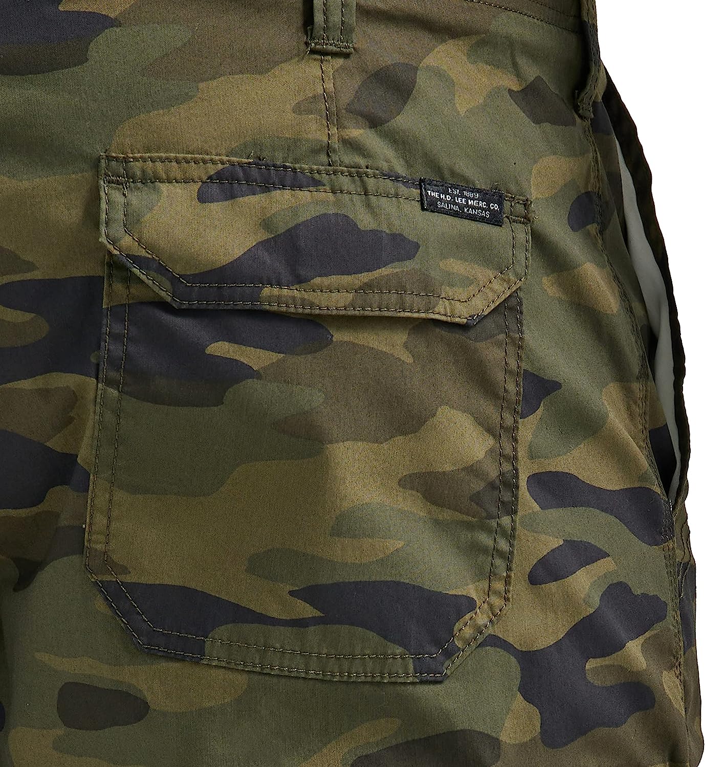Comfortable And Versatile Cargo Shorts-Waves And Trunks