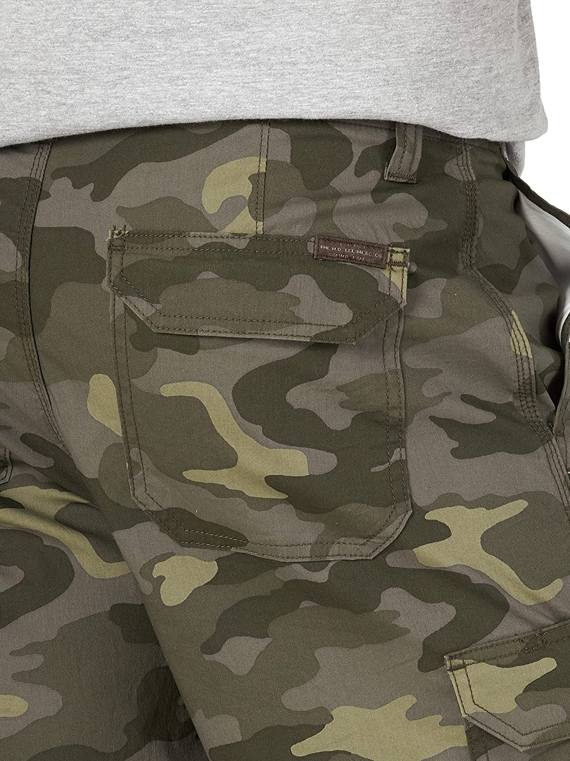 Flexible And Comfortable Cargo Shorts-Waves And Trunks
