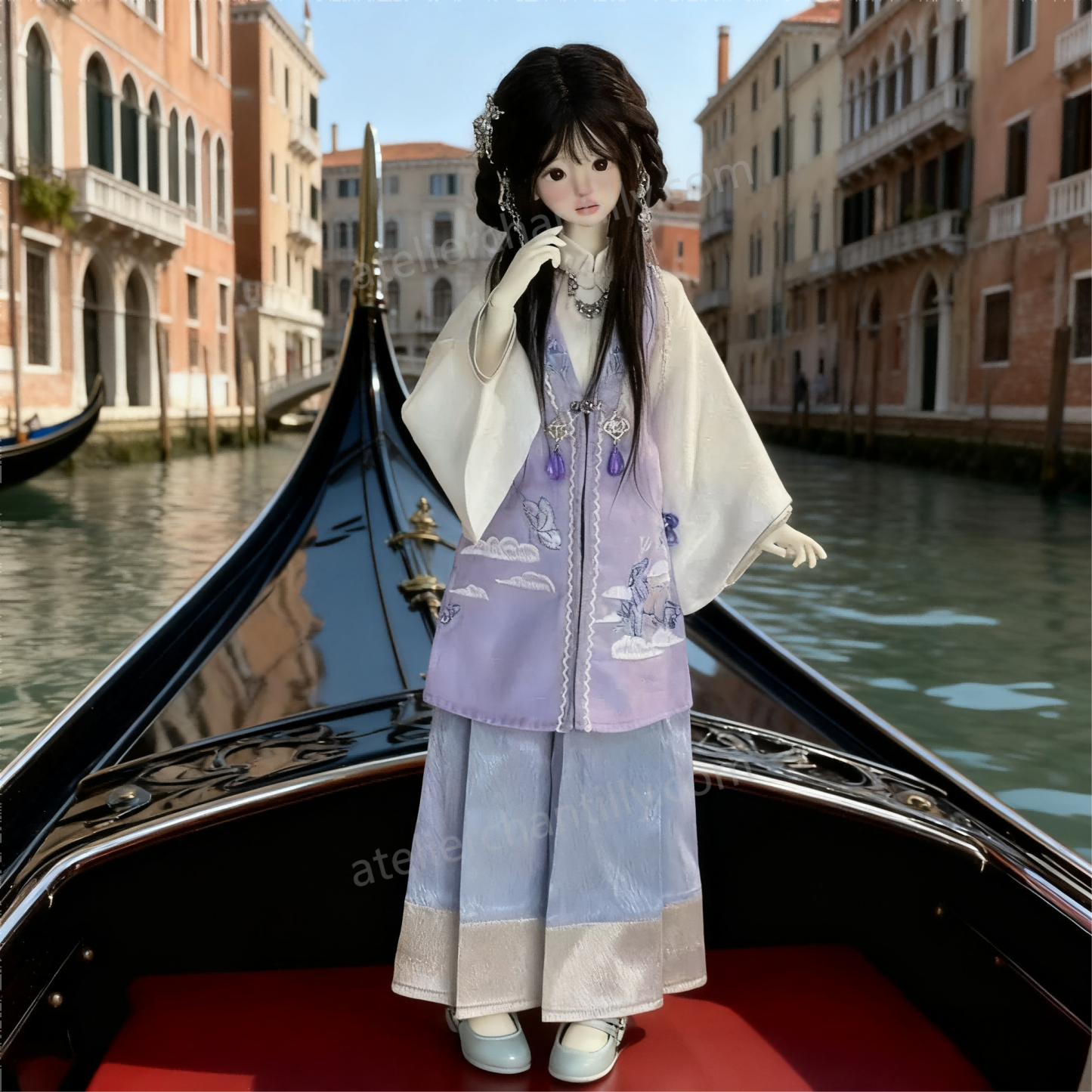 1/4 BJD doll in oriental dress on a Venice gondola - Atelier Chantilly