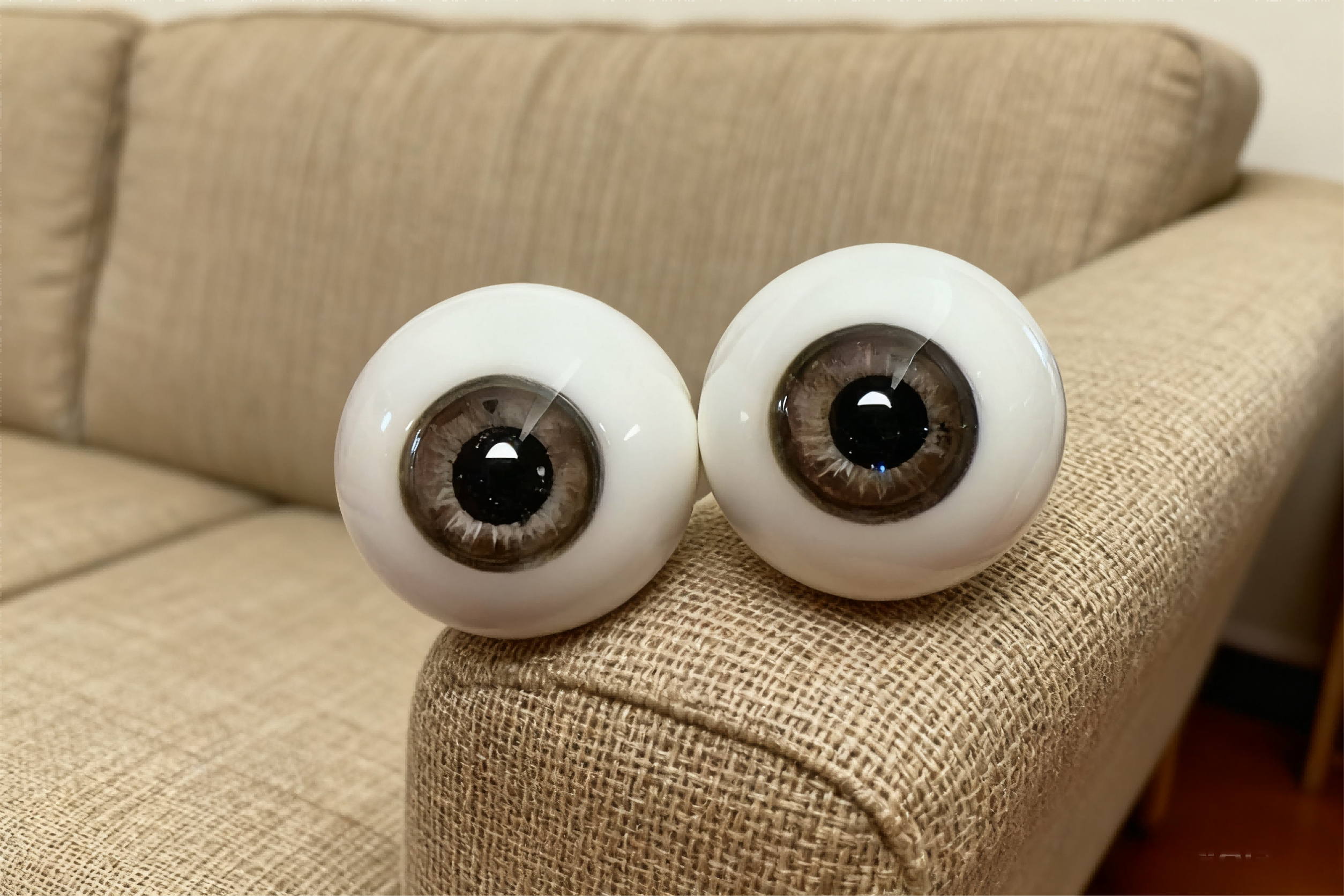 Realistic brown BJD eyes positioned on a beige sofa - Atelier Chantilly