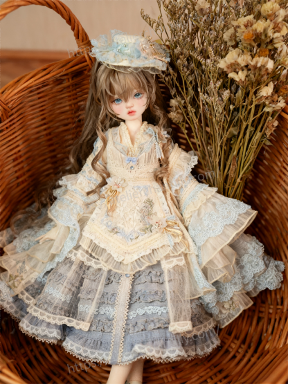 1/4 BJD Lolita dress in a wicker basket with dried flowers - Atelier Chantilly