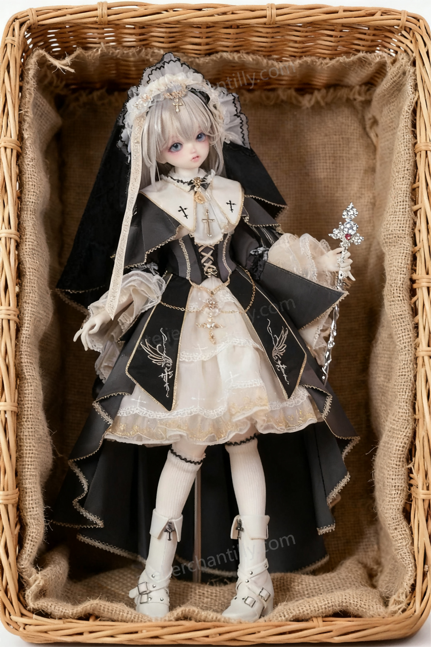 1/4 BJD gothic dress in a wicker basket with burlap lining - Atelier Chantilly