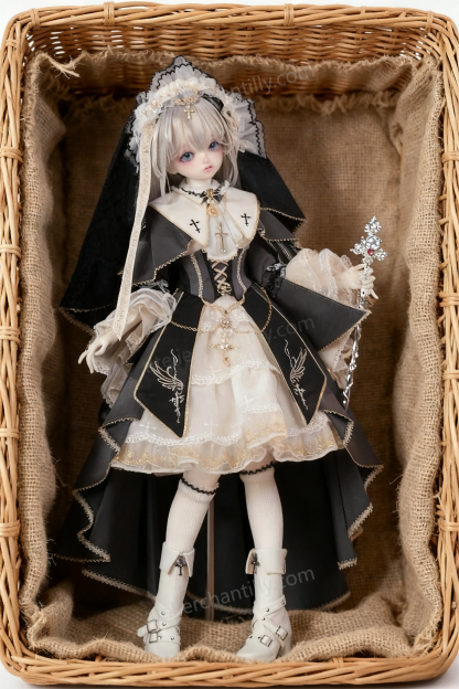 1/4 BJD gothic dress in a wicker basket with burlap lining - Atelier Chantilly