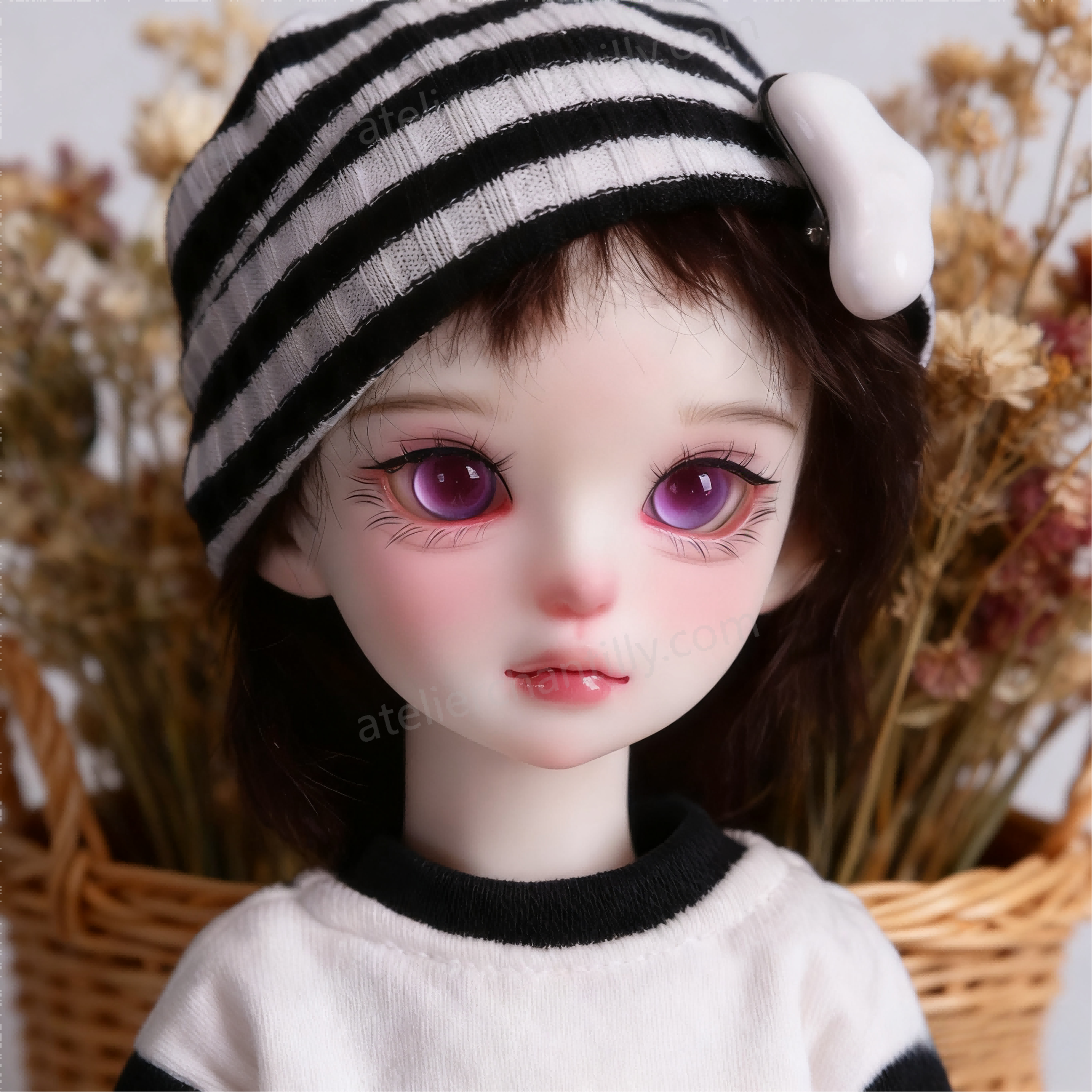 Realistic purple glass eyes for 1/4 BJD dolls with dried flower basket backdrop - Atelier Chantilly