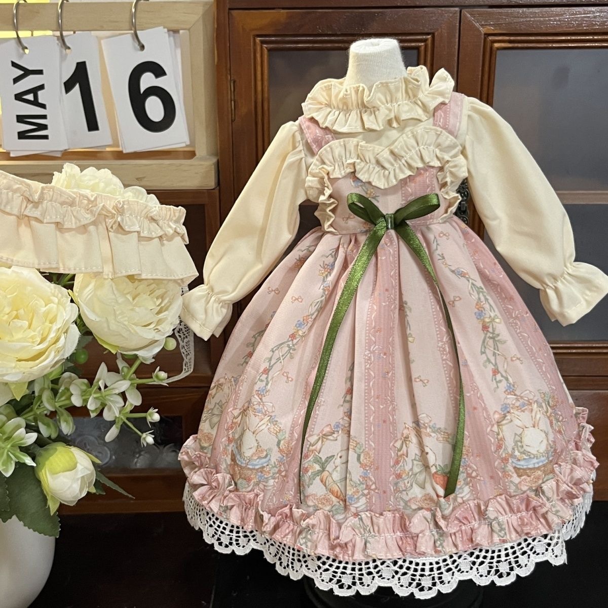 Custom British style round skirt