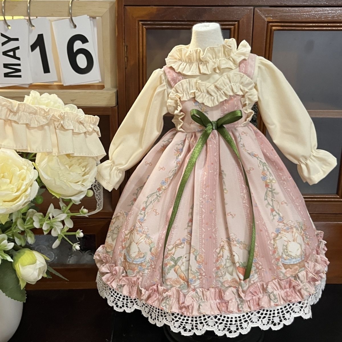 Custom British style round skirt