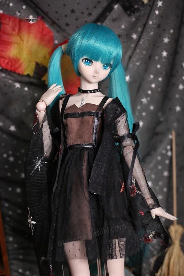 1/3 BJD doll in black gothic Halloween outfit posing with hand detail - Atelier Chantilly