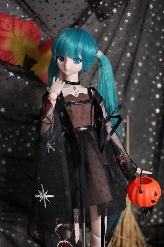 1/3 BJD doll wearing gothic outfit holding a pumpkin lantern - Atelier Chantilly