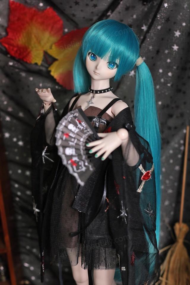 1/3 BJD doll in gothic outfit holding a skull-patterned fan - Atelier Chantilly