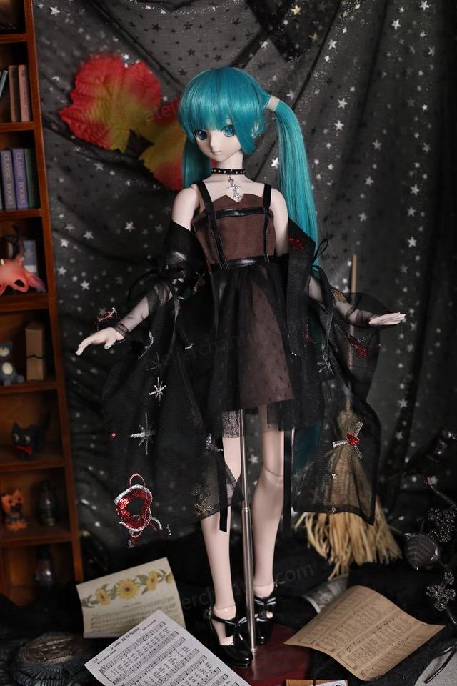 1/3 BJD doll displaying black gothic outfit details with accessories - Atelier Chantilly