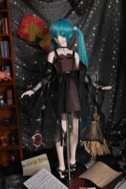 1/3 BJD doll displaying black gothic outfit details with accessories - Atelier Chantilly