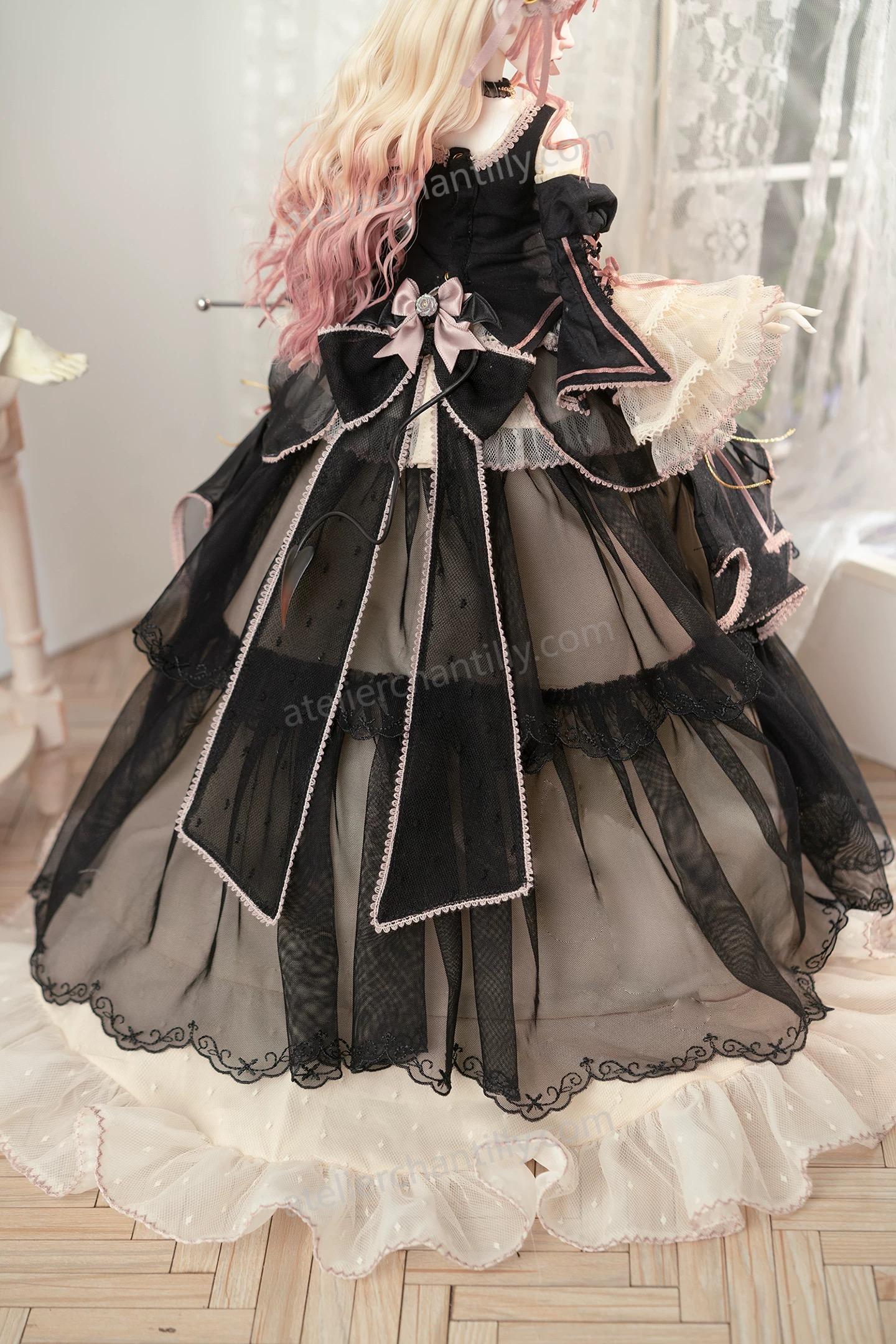 Dark sweet Lolita outfit for 1/4 dolls back view with bow and lace details - Atelier Chantilly