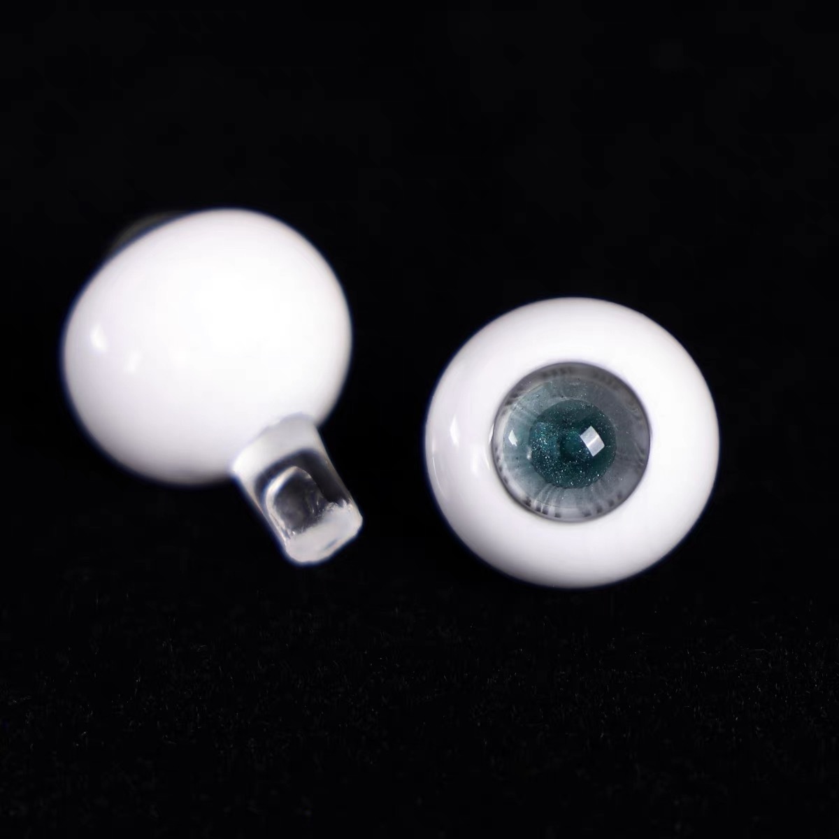 Pair of 1/4 BJD Green Sparkle Glass Eyes Detail - atelierchantilly
