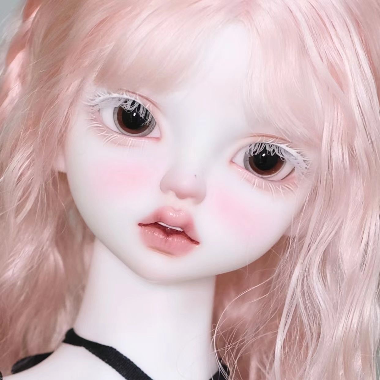 1/3 BJD Doll with Brown Glass Eyes Close-up - atelierchantilly