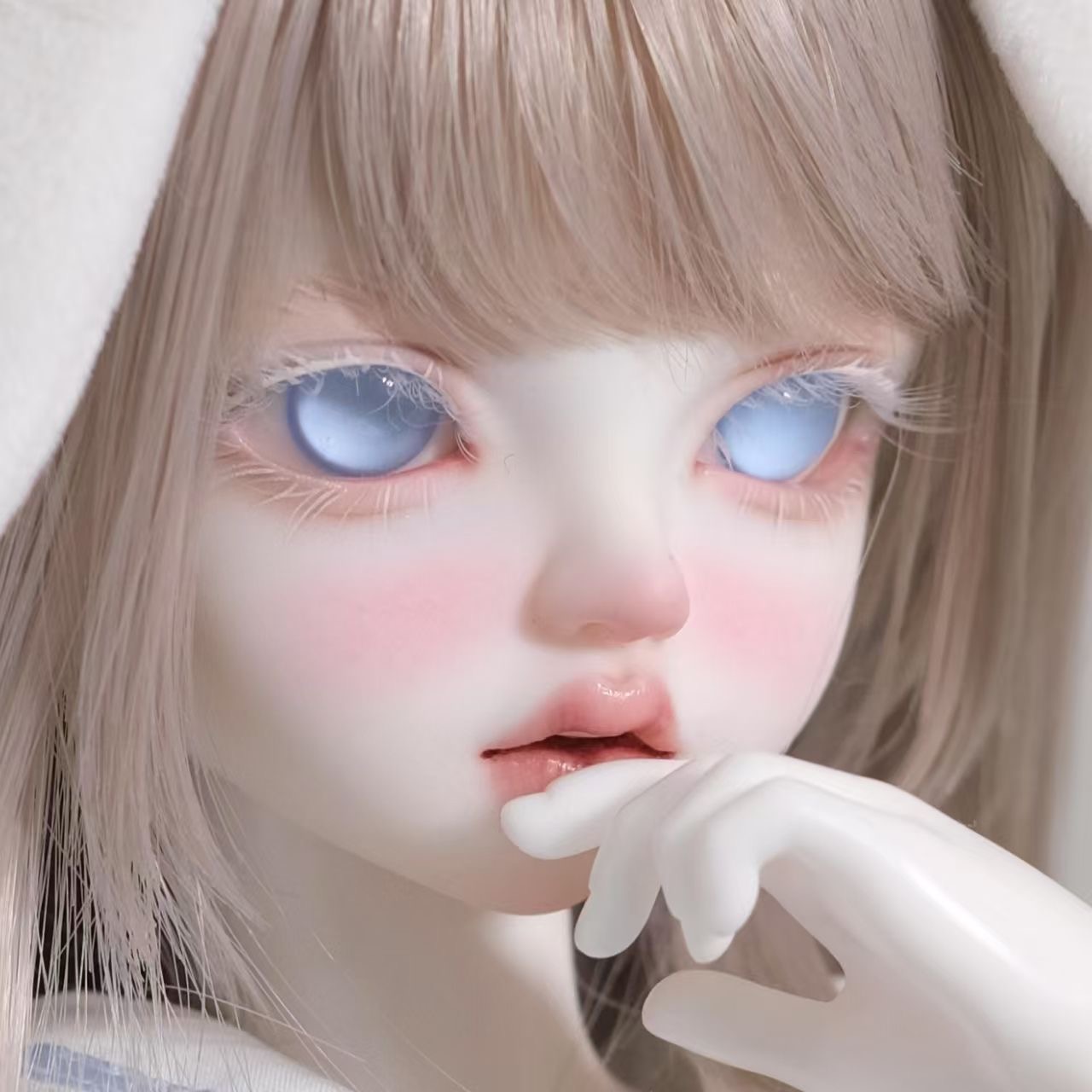 1/3 BJD Doll with Light Blue Glass Eyes in Cute Pose - atelierchantilly