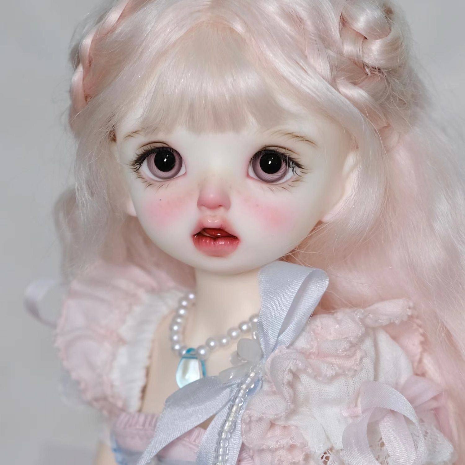 1/3 BJD Doll Showcasing Handmade Pink Glass Eyes Close-up - atelierchantilly