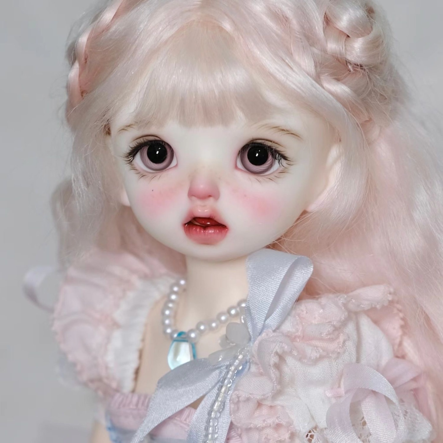 1/3 BJD Doll Showcasing Handmade Pink Glass Eyes Close-up - atelierchantilly