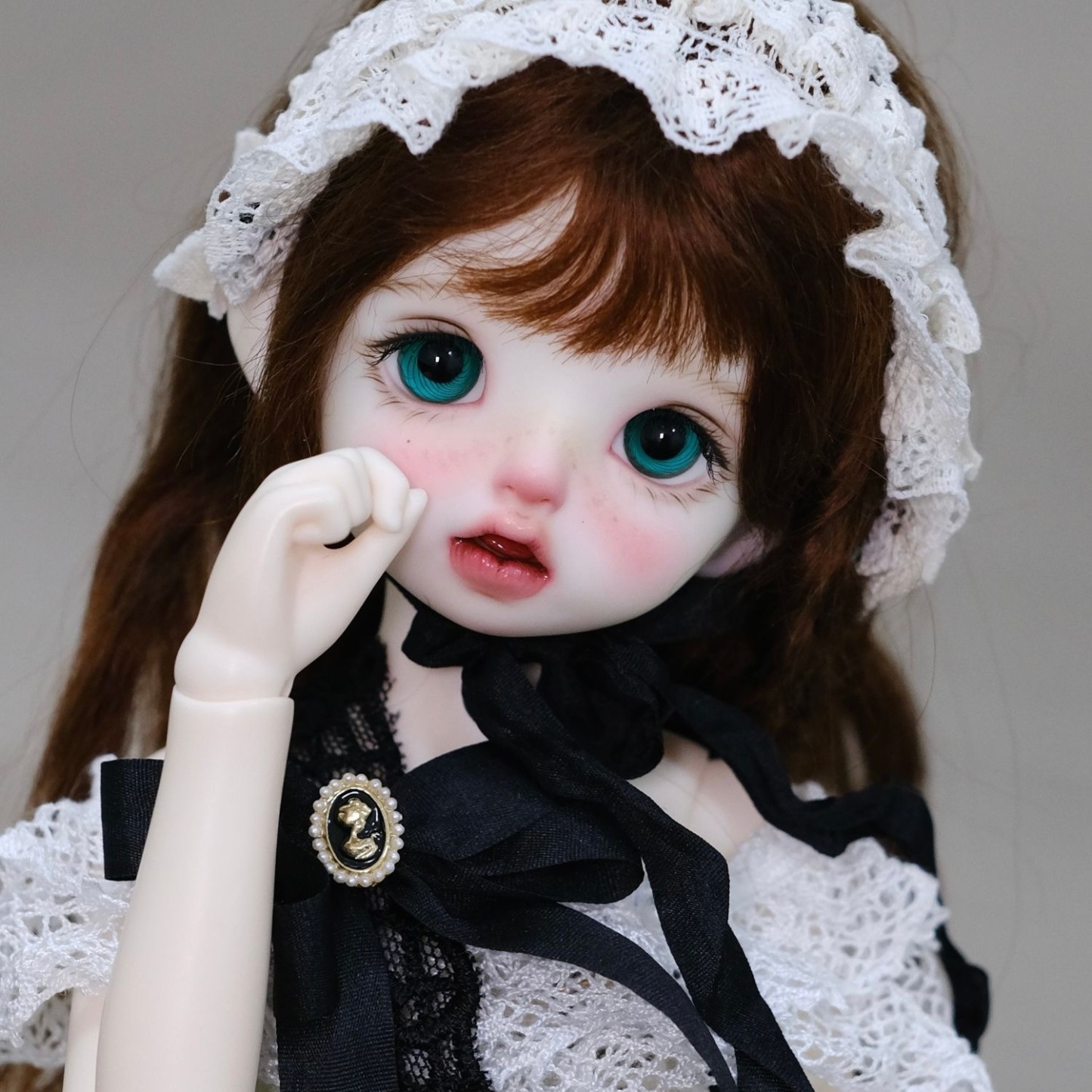 1/3 BJD Doll Wearing Handmade Teal Green Glass Eyes with Brown Hair - atelierchantilly