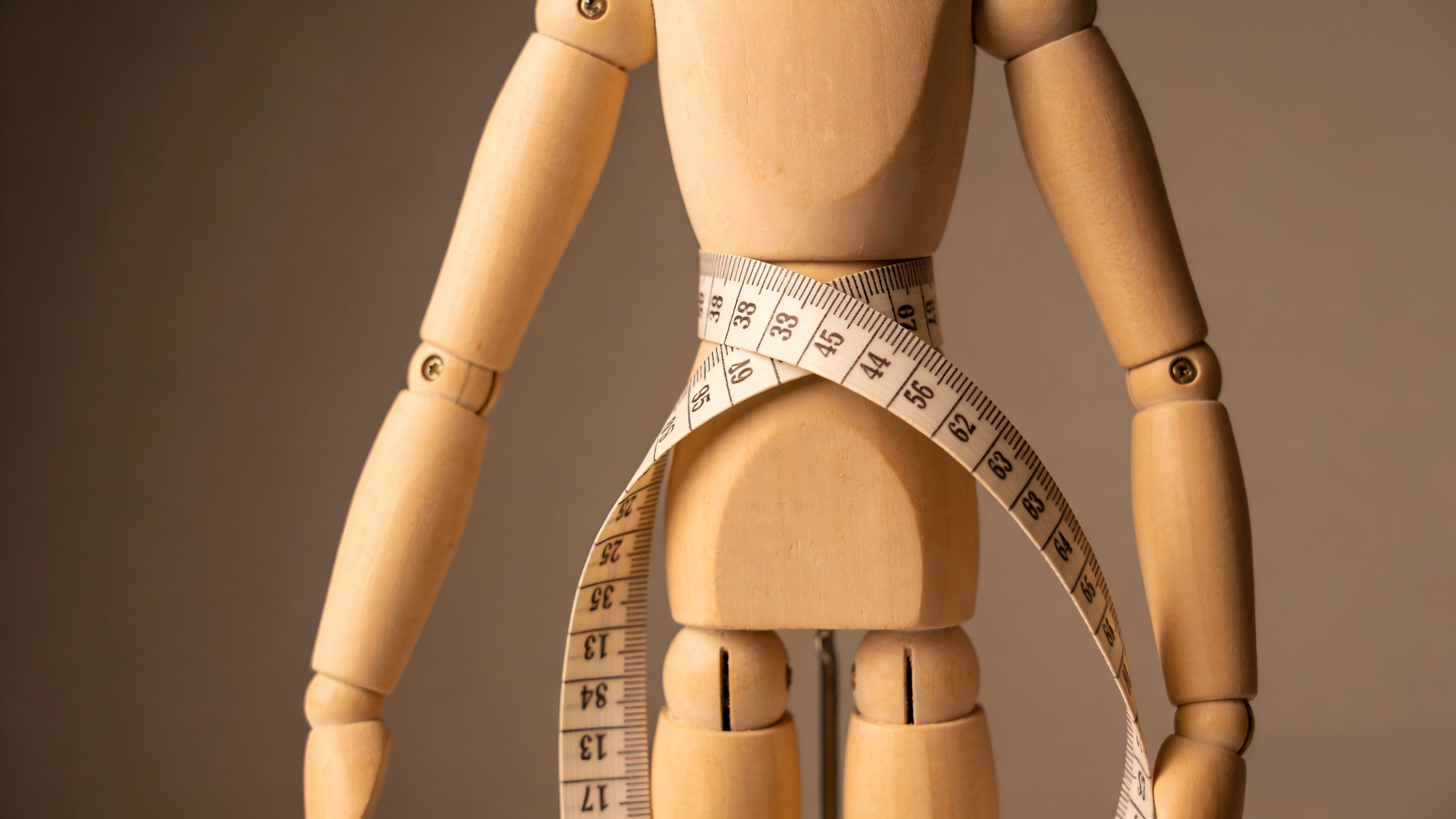 Measuring BJD doll waist for outfit sizing