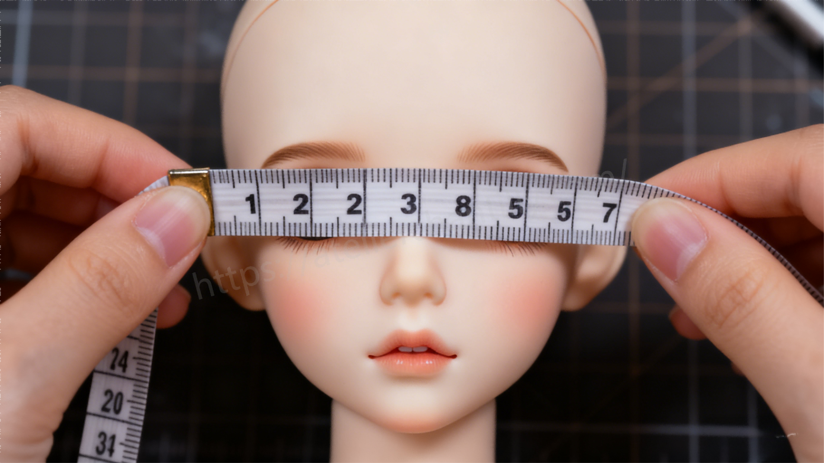 Measuring BJD doll head circumference with tape