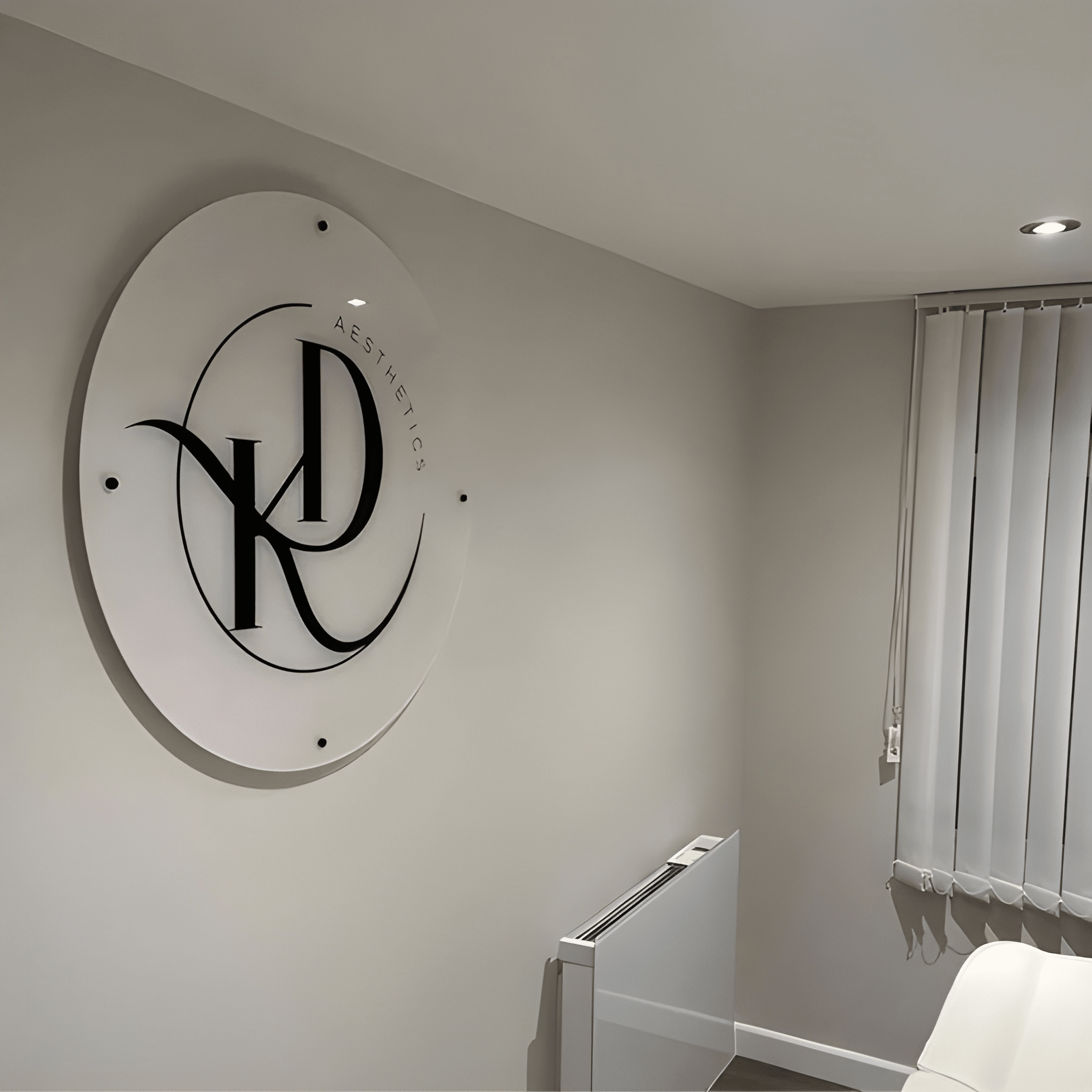 1 Piece Wall Mounted Acrylic Sign With Custom Logo And Text