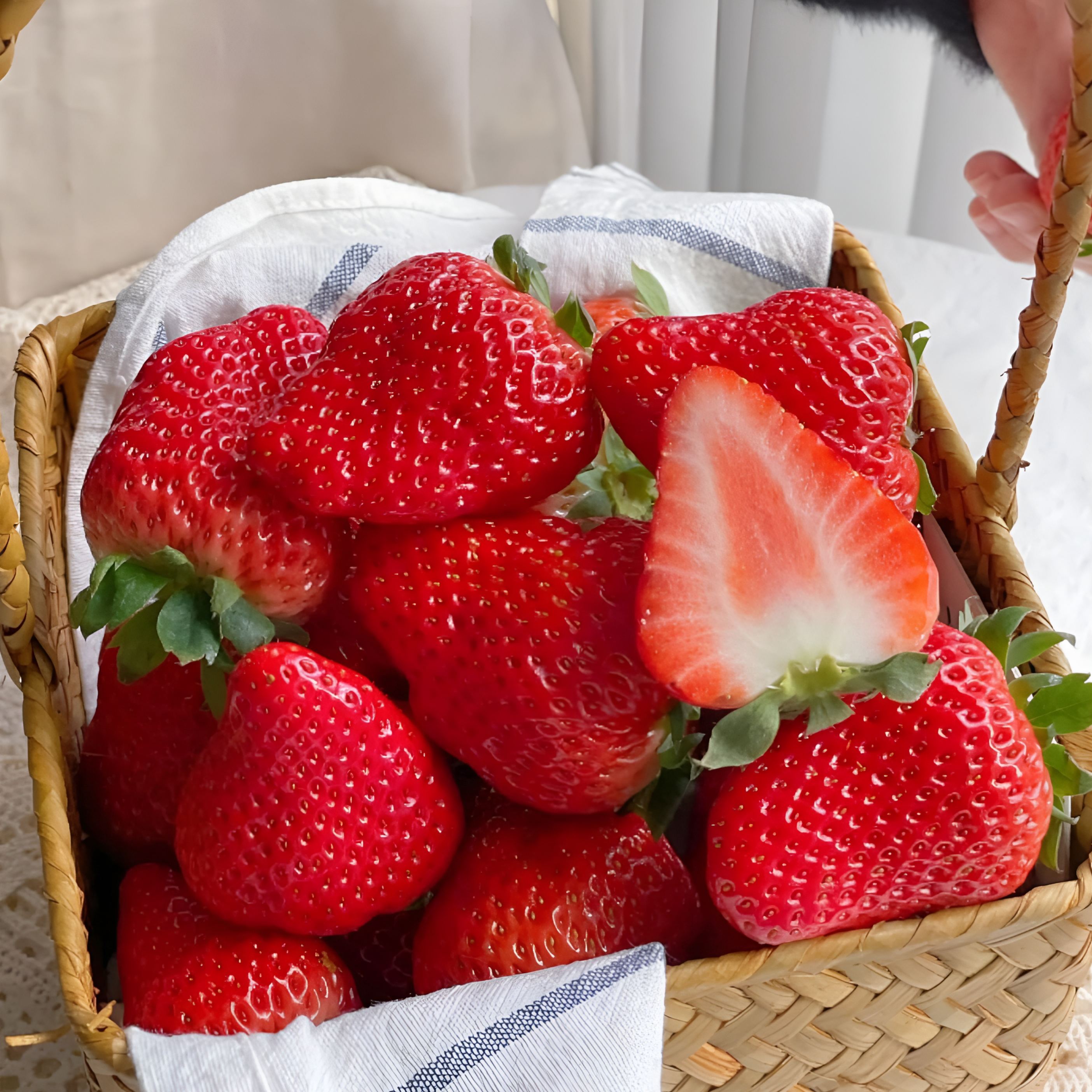 200pcs Cream Strawberry Seeds