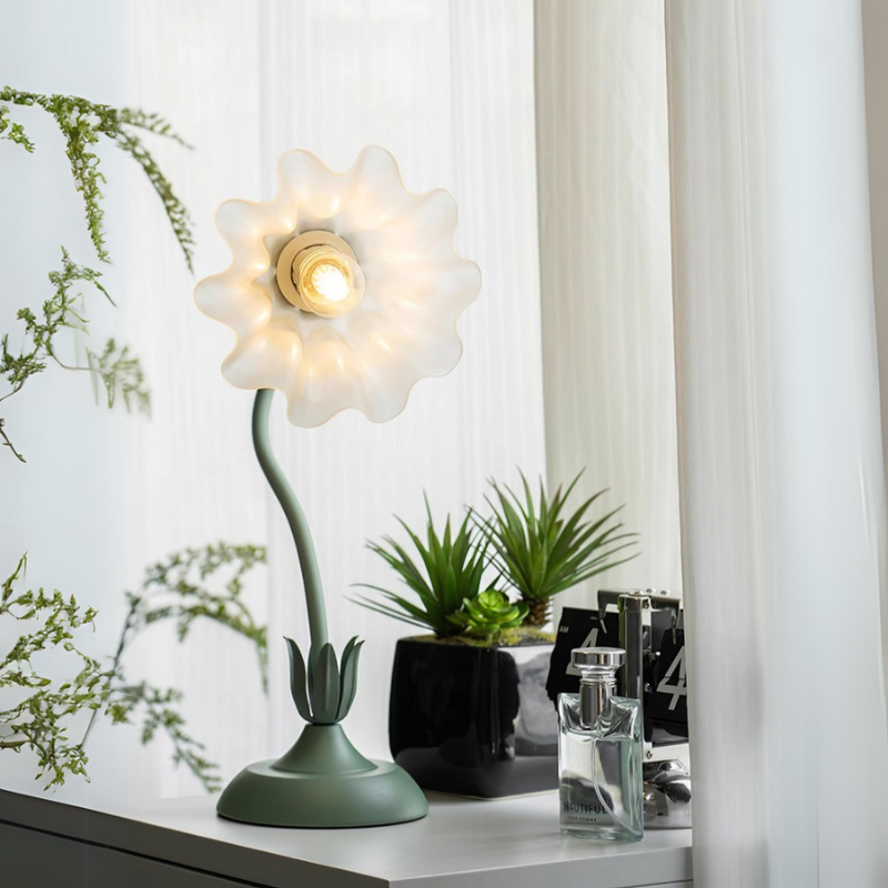 Lily Blossom Inspired Table Lamp-Sparklie Lights