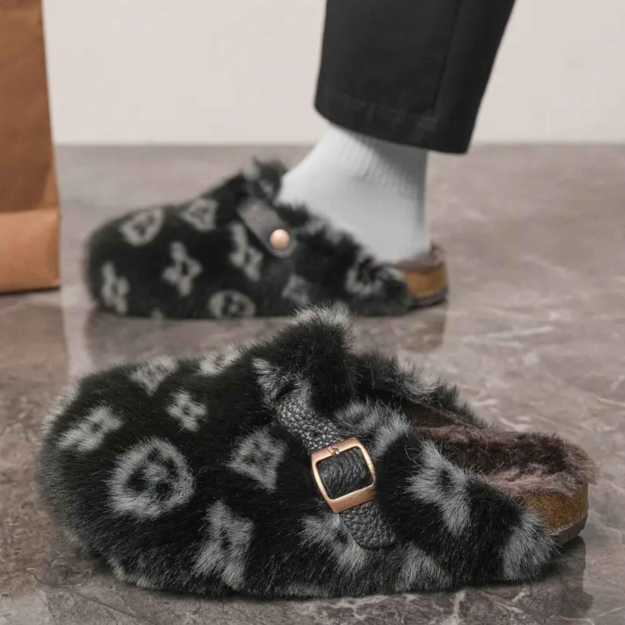 High Quality Faux Fur Warm Slippers For Men And Women