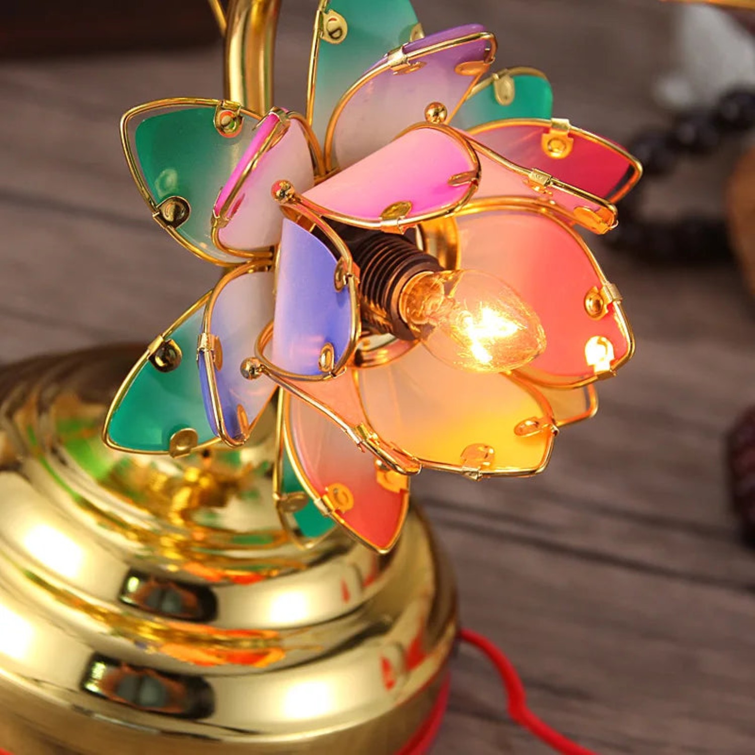 Lotus Design LED Lamp With Adjustable Brightness