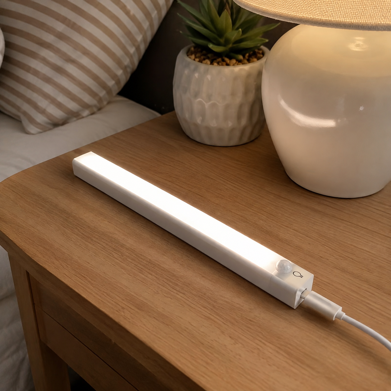 Motion Sensor LED Night Light With 3 Temperatures And USB Charging