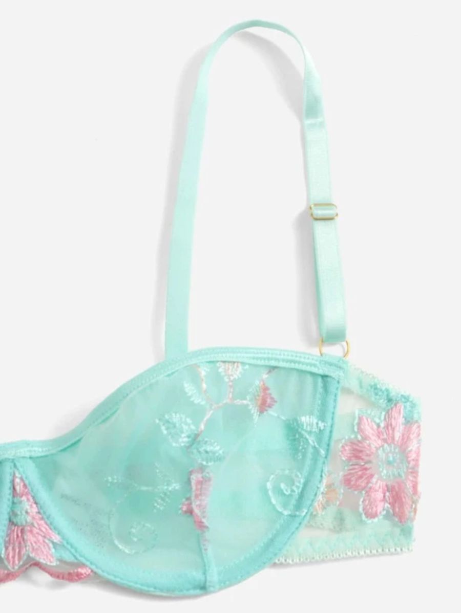 Embroidery Mesh Design Underwire Lingerie Set-Soco Hoodie