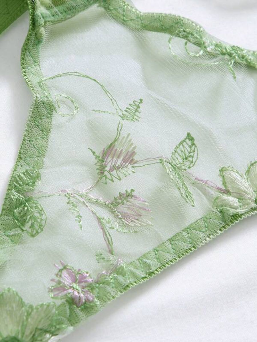 Embroidery Mesh Design Underwire Lingerie Set-Soco Hoodie