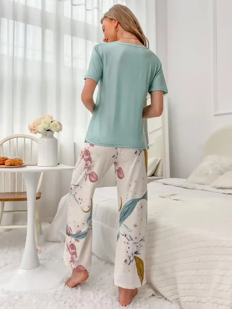 Floral Print Tee And Pants Pajama Set-Soco Hoodie